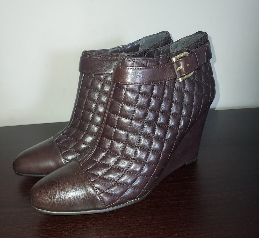 Vince Camuto Ankle Booties 9.5M Quilted Leather Wedge Heel Zipper Loore Brown